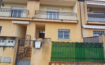 Vista exterior de Casa adosada en venda en Valencia de Alcántara amb Calefacció, Terrassa i Balcó