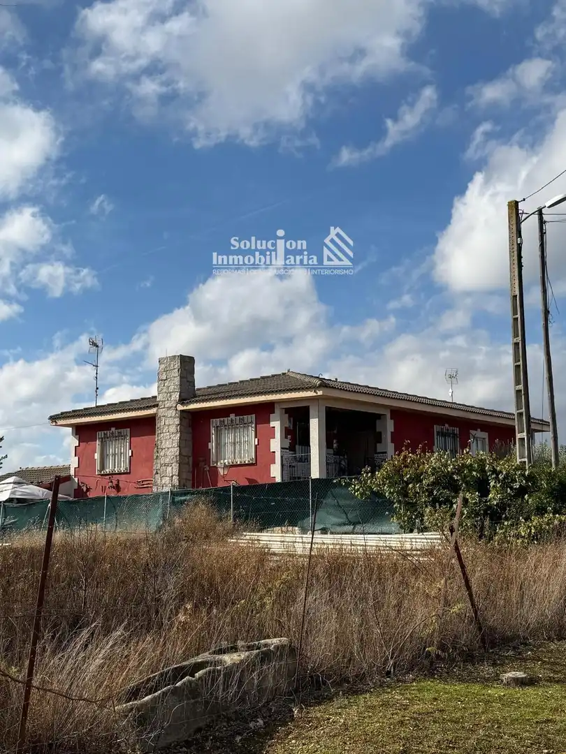 Vista exterior de Casa o chalet en venta en Parada de Arriba con Calefacción, Trastero y Amueblado