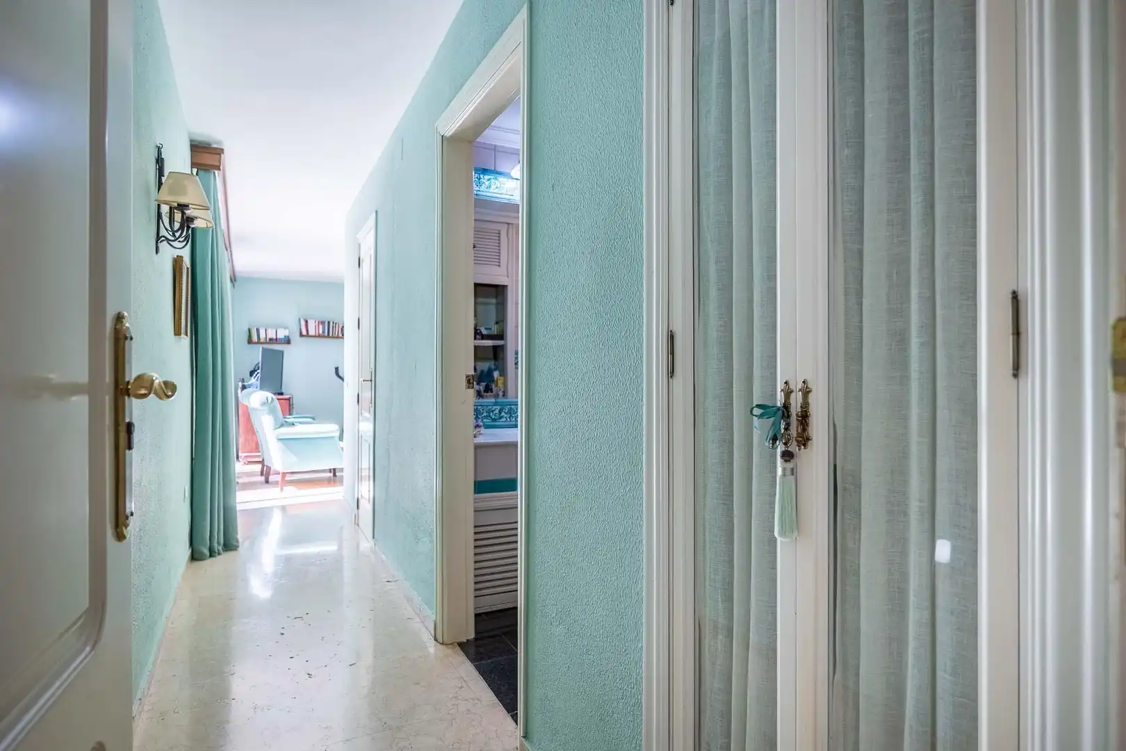 Haus oder Chalet zum Verkauf in Tomares mit Klimaanlage, Heizung und Privatgarten