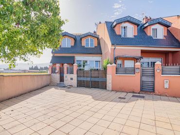 Maison avec balcon à vendre à Avenida Cristóbal Colón