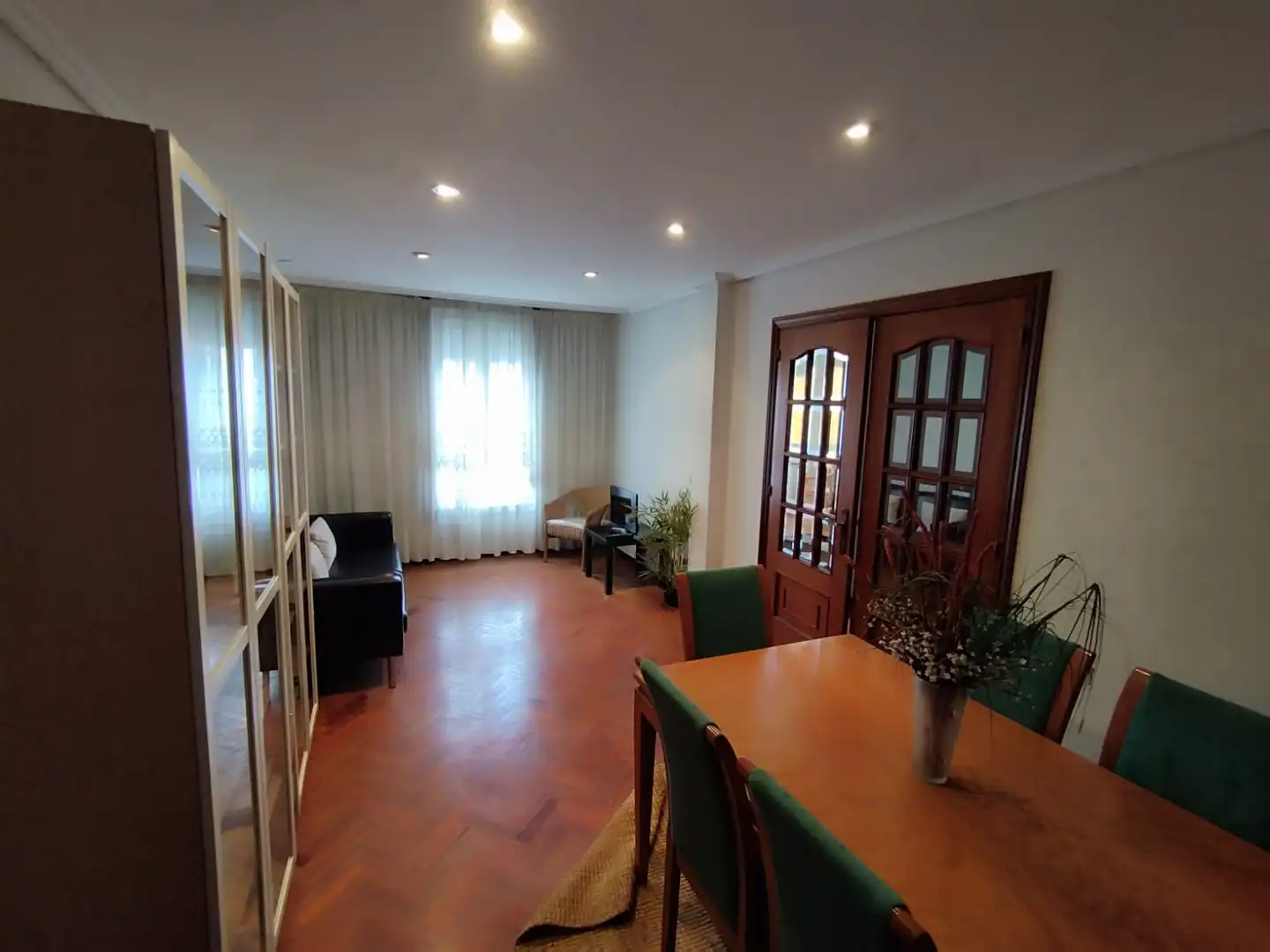 Wohnzimmer von Wohnung zur Miete in A Coruña Capital  mit Parkett, Möbliert und Ofen