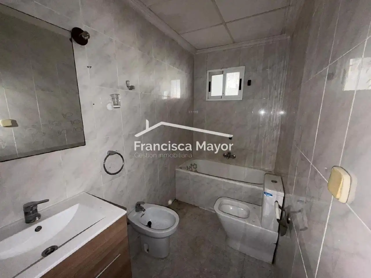 Badezimmer von Erdgeschoss zum Verkauf in Valencia mit Terrasse
