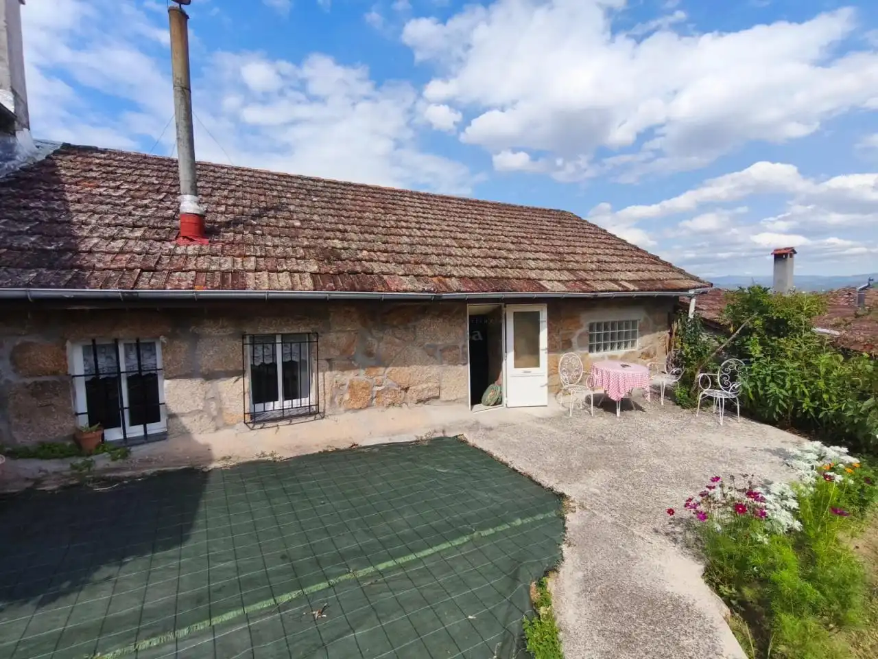 Vista exterior de Finca rústica en venda en Barbadás amb Calefacció, Jardí privat i Moblat