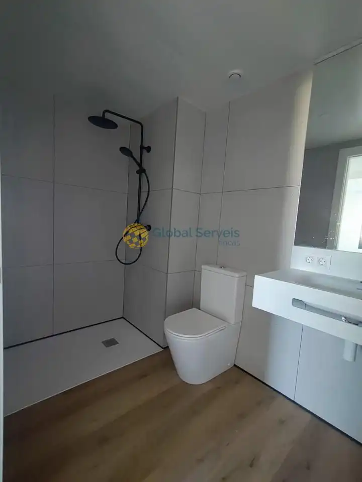 Baño de Piso de alquiler en Abrera con Balcón y Piscina comunitaria