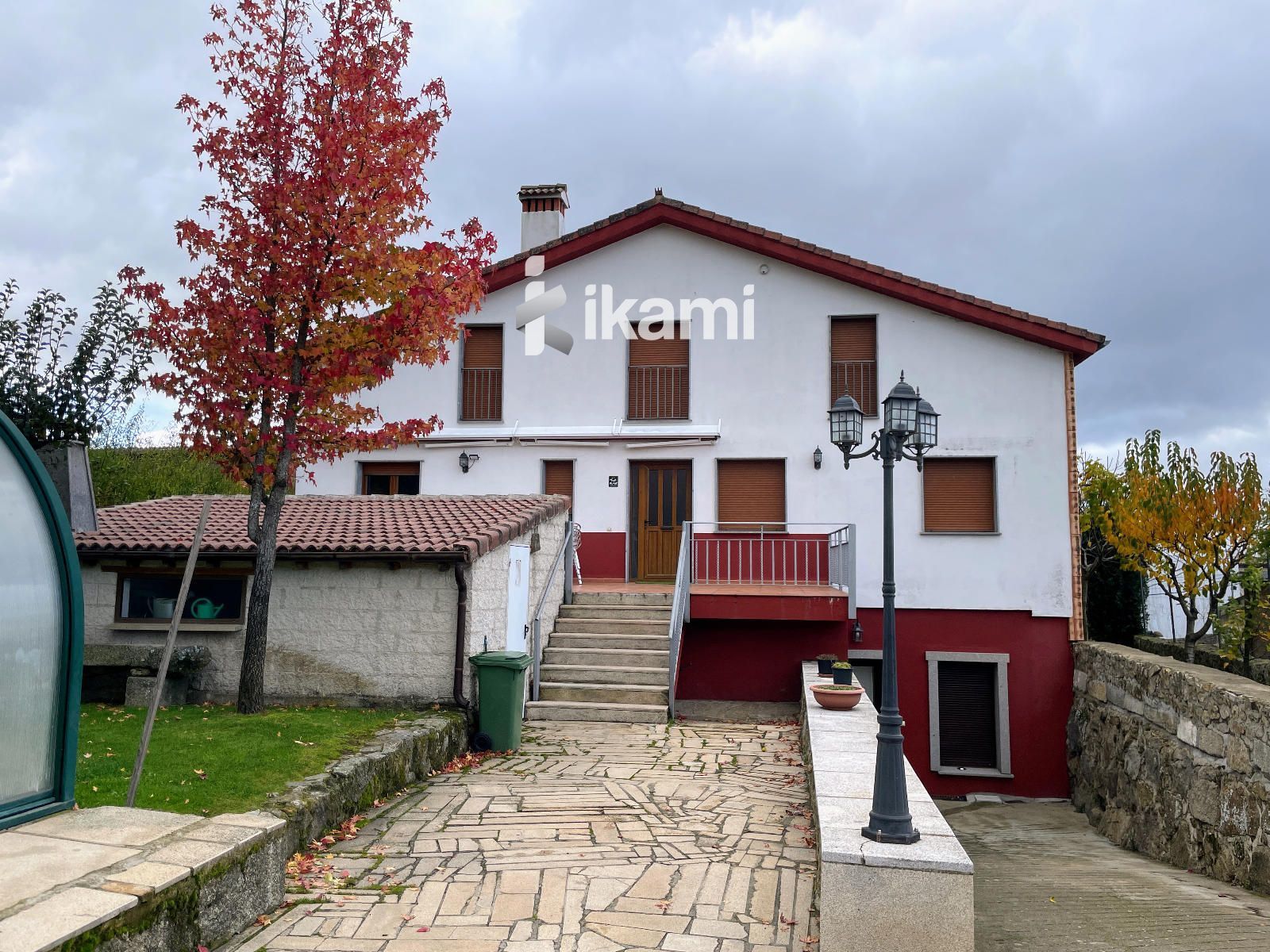 Vista exterior de Casa o xalet en venda en La Hoya  amb Calefacció, Jardí privat i Terrassa