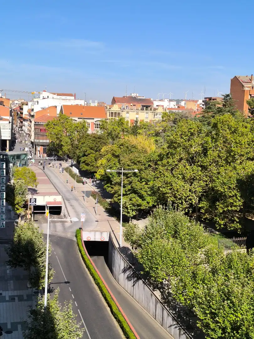 Außenansicht von Wohnung zum Verkauf in Palencia mit Heizung, Terrasse und Ofen