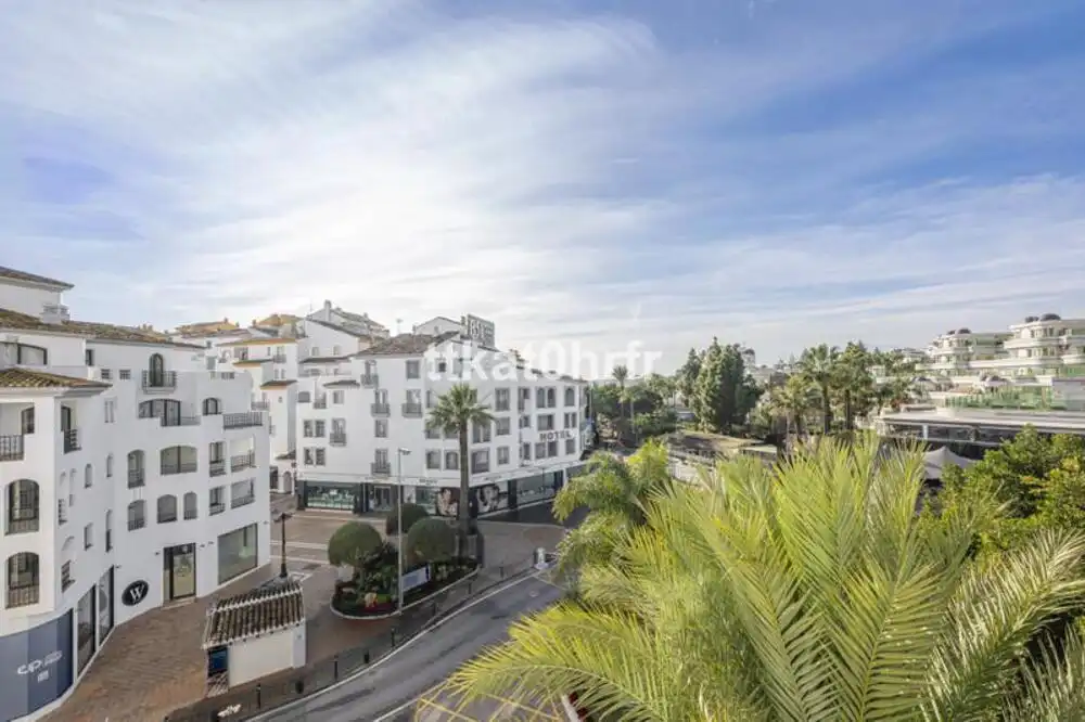 Vista exterior de Apartament de lloguer en Marbella amb Aire condicionat, Terrassa i Moblat