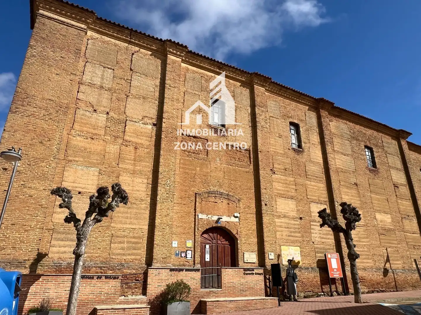 Vista exterior de Casa adosada en venta en Sahagún con Calefacción y Amueblado