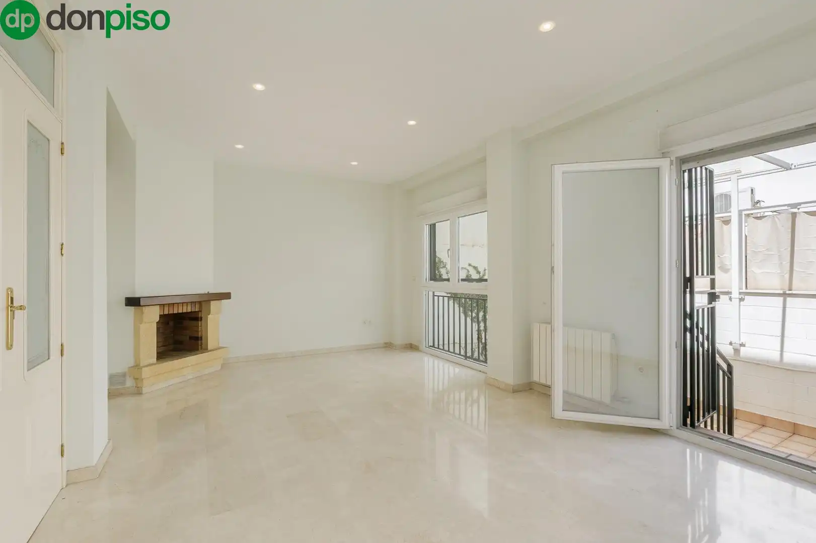 Sala d'estar de Casa adosada en venda en Armilla amb Calefacció i Terrassa