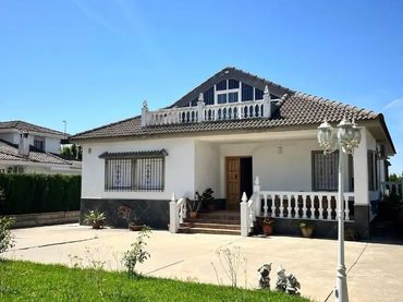Casa con balcón en venta en Urbanización  El Quintanar