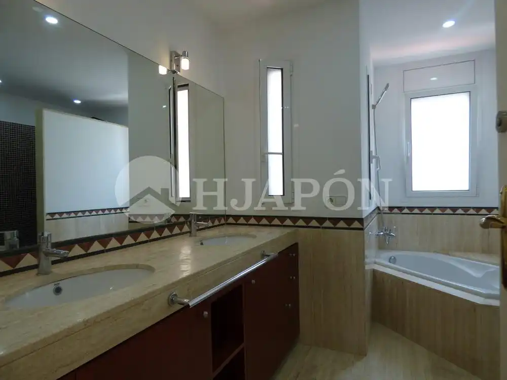Bany de Casa o xalet en venda en Alella amb Aire condicionat, Calefacció i Jardí privat