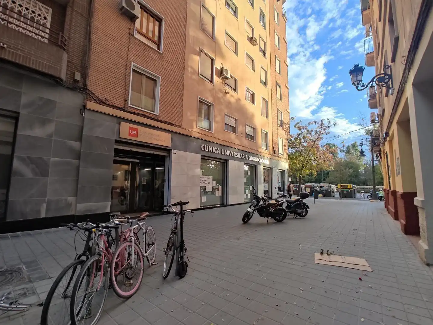 Außenansicht von Garage zum Verkauf in Valencia