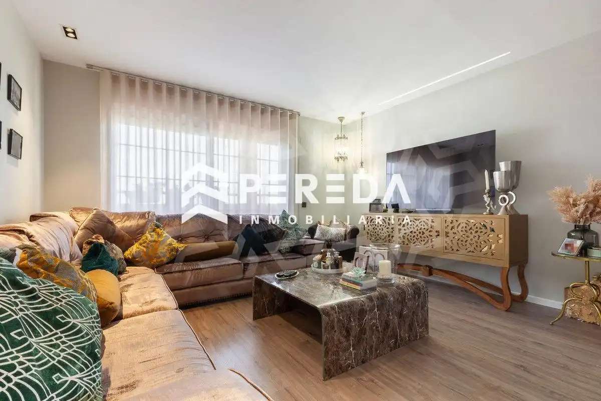 Sala de estar de Apartamento en venta en Roquetas de Mar ciudad