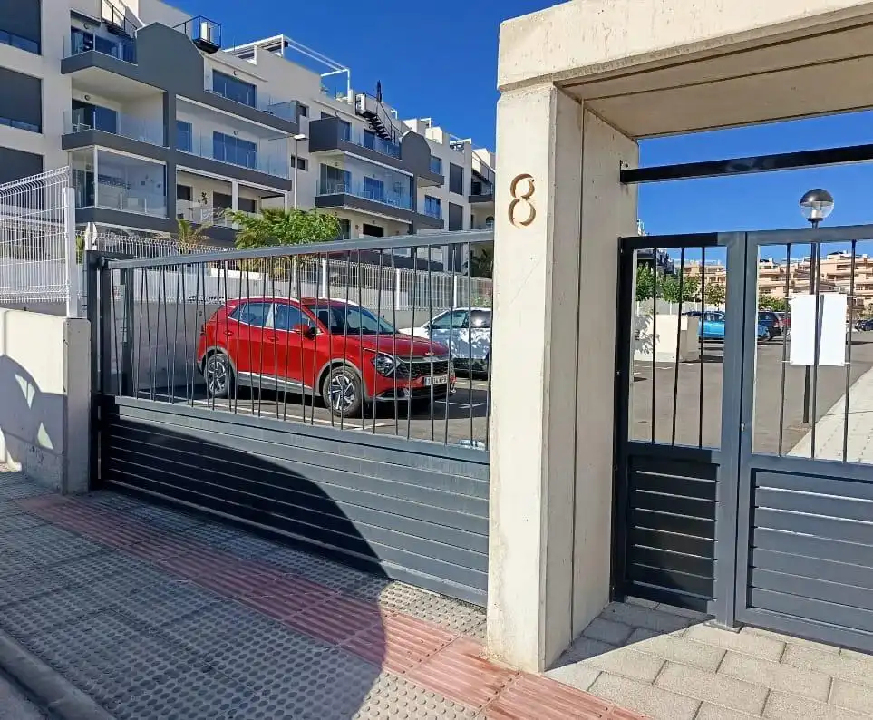 Aparcament de Apartament en venda en Orihuela amb Aire condicionat, Terrassa i Moblat