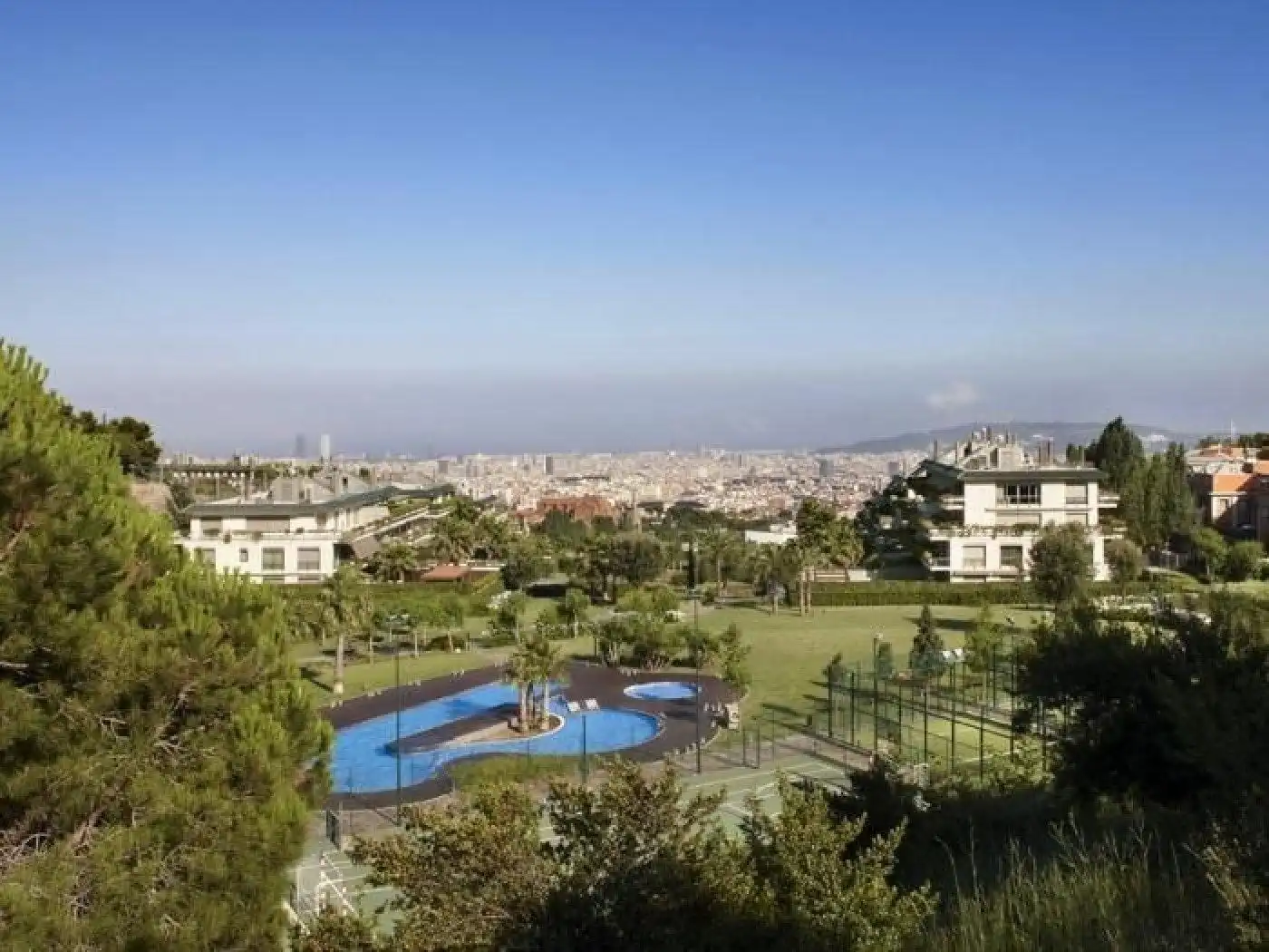 Jardí de Casa adosada en venda en Barcelona amb Aire condicionat, Calefacció i Jardí privat