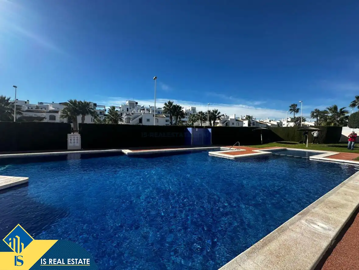 Piscina de Casa adosada de lloguer en Orihuela amb Aire condicionat, Calefacció i Terrassa