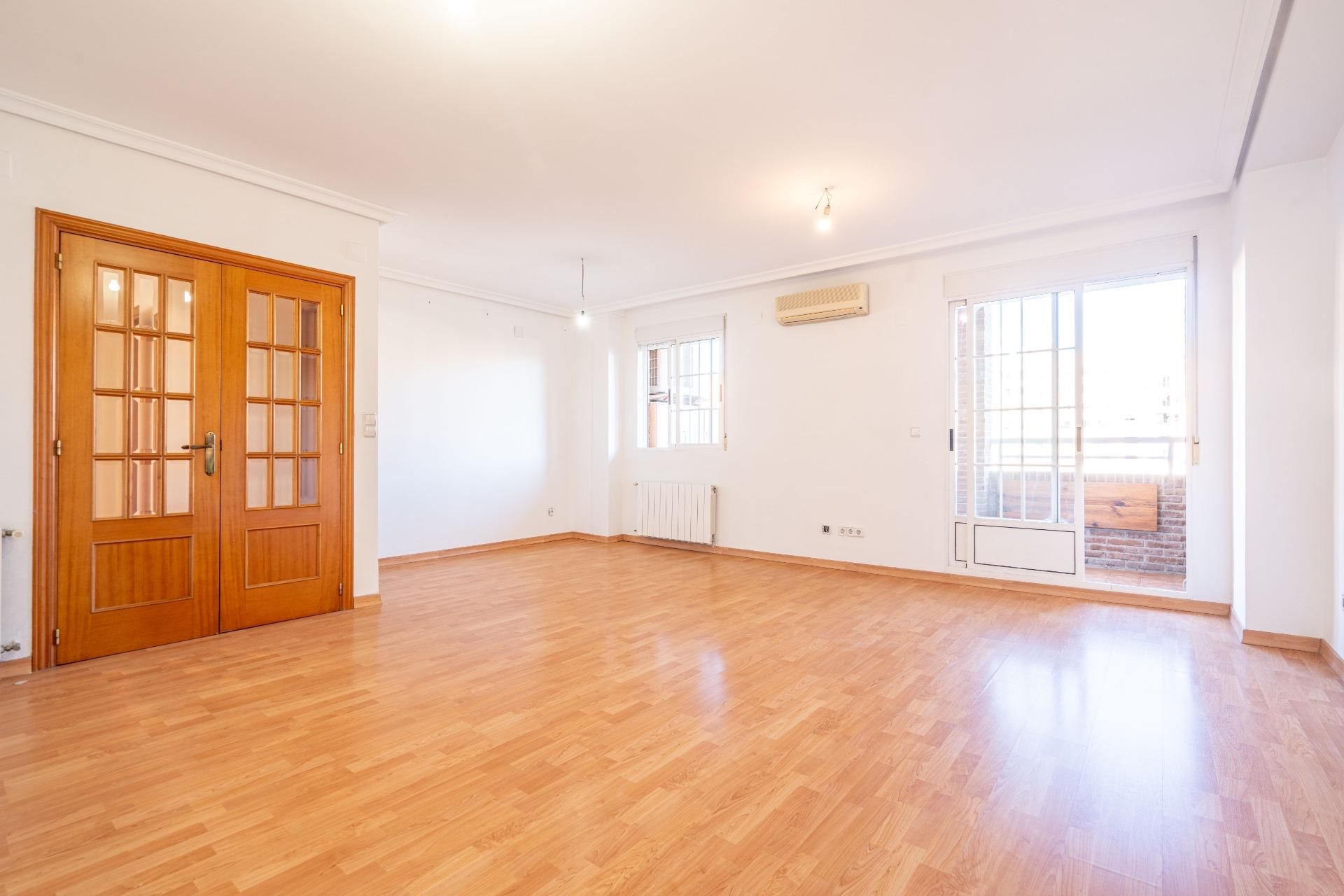 Living room of Flat for sale in  Valencia Capital  with Air Conditioner, Heating and Terrace