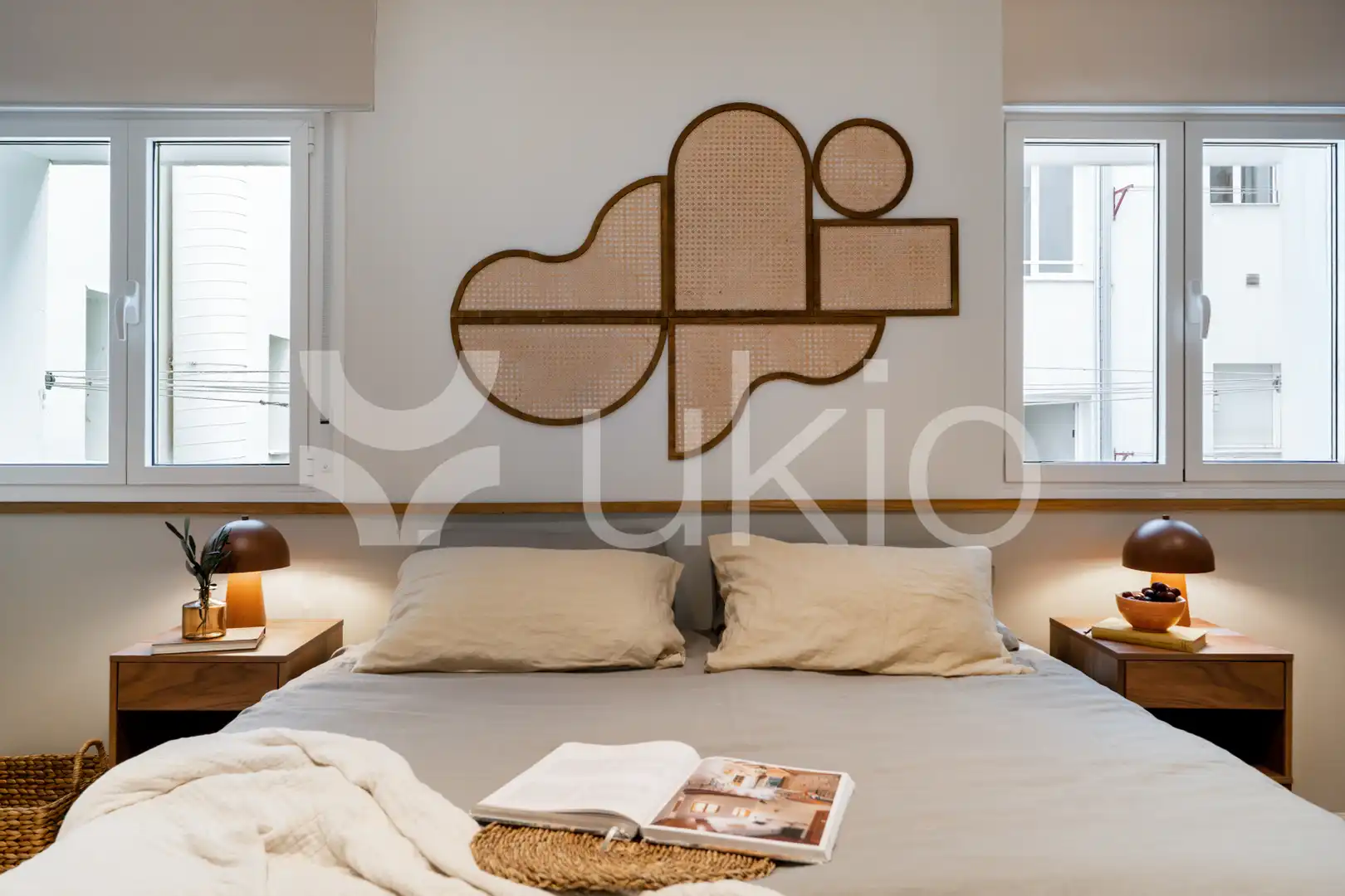 Dormitori de Apartament de lloguer en Madrid amb Aire condicionat, Calefacció i Moblat