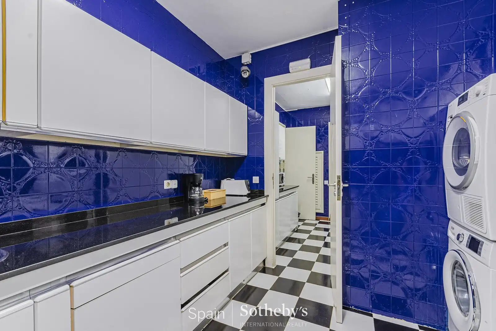 Cuina de Casa o xalet en venda en Barcelona amb Aire condicionat, Calefacció i Jardí privat
