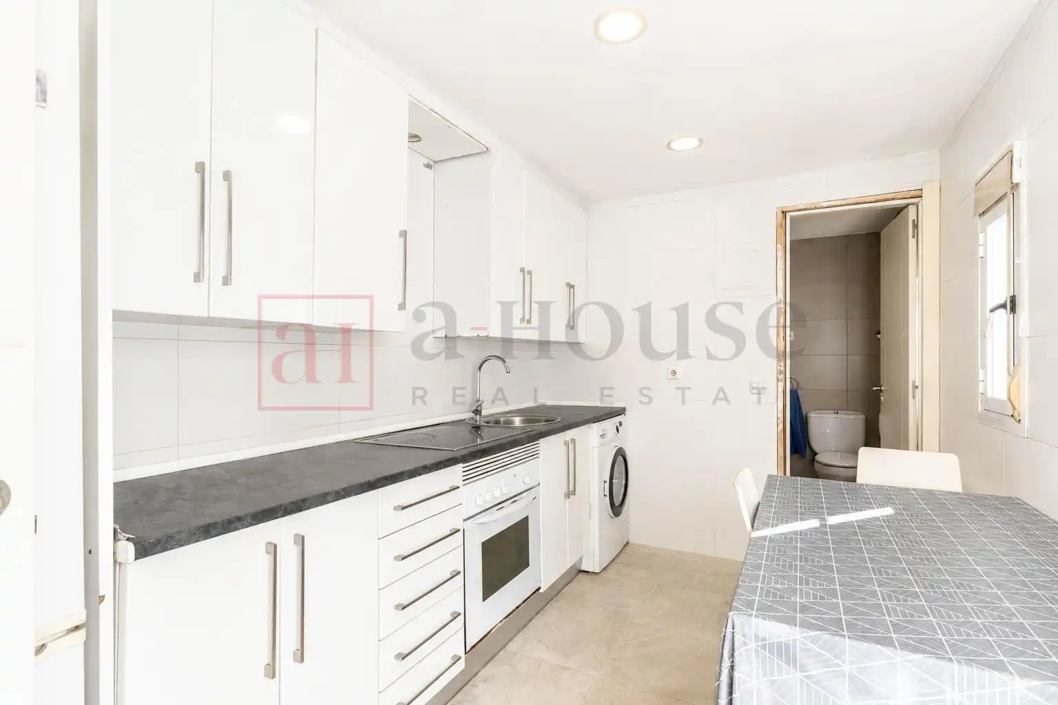 Cocina de Planta baja en venta en Madrid con Calefacción y Terraza
