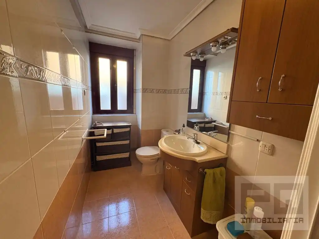 Baño de Planta baja de alquiler en Las Navas del Marqués 