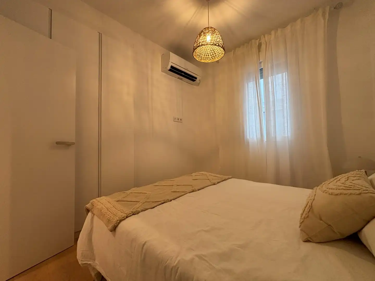Bedroom of Flat for rent in Madrid  with Air Conditioner, Heating and Furnished