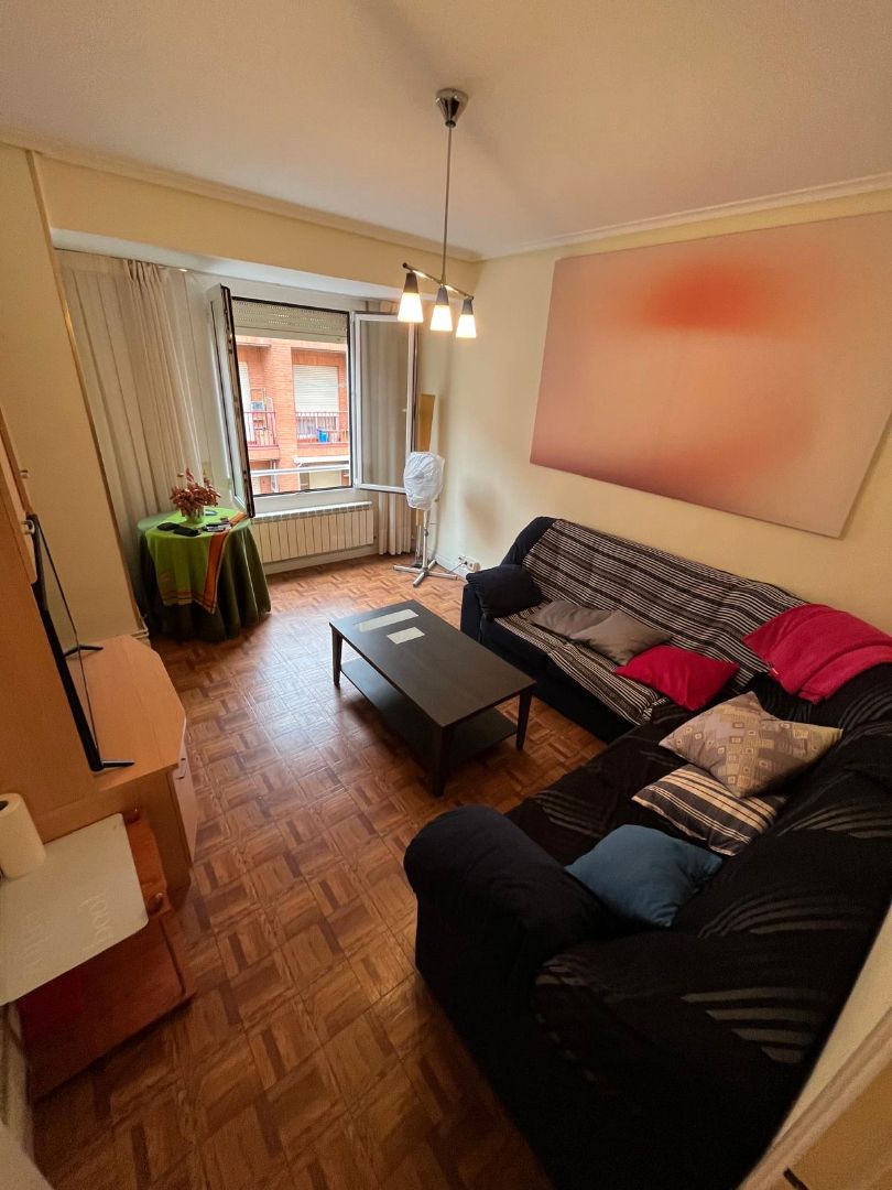 Living room of Flat for sale in  Logroño  with Heating, Furnished and Balcony