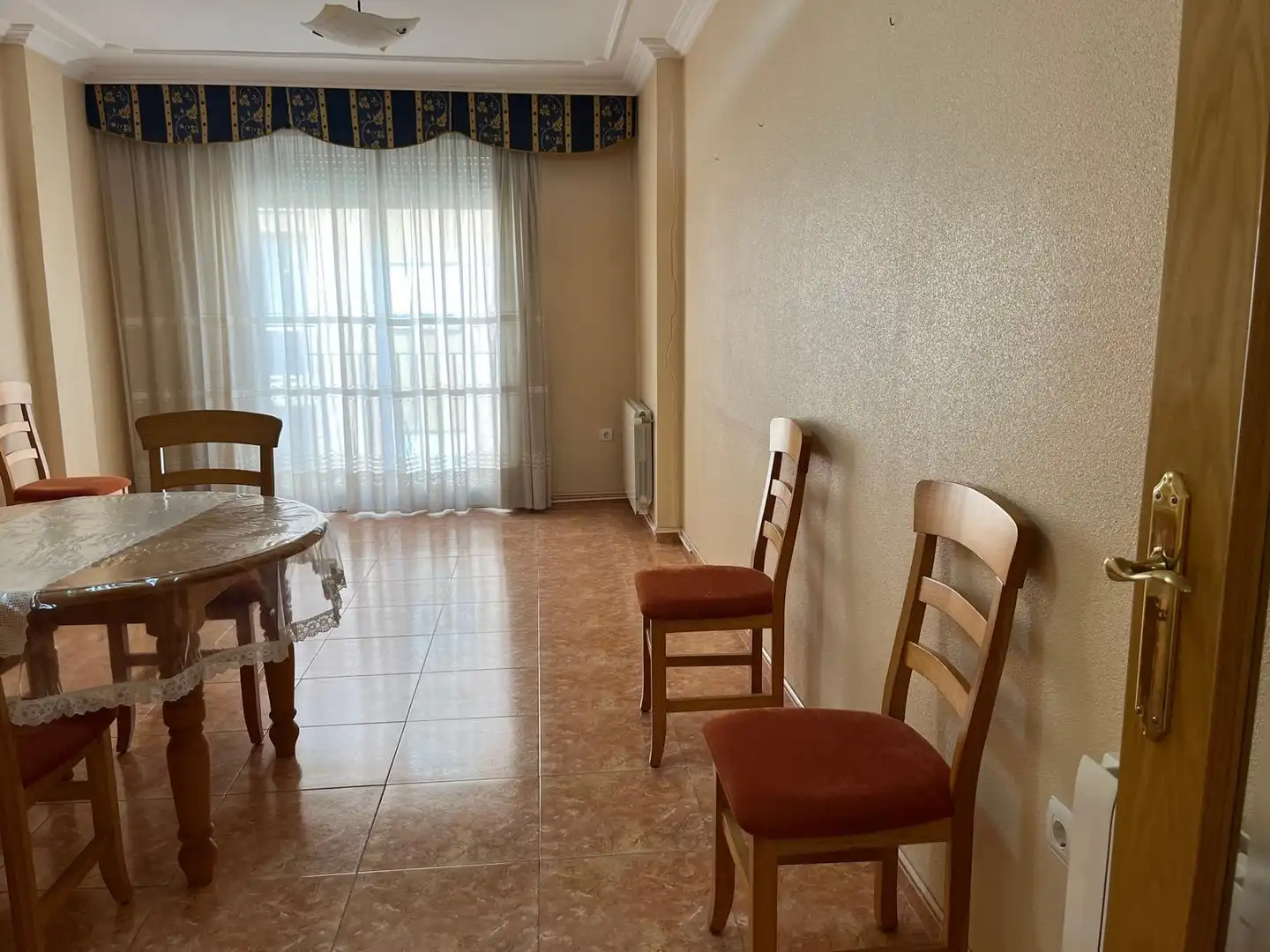 Comedor de Piso en venta en Almansa con Calefacción, Trastero y Amueblado