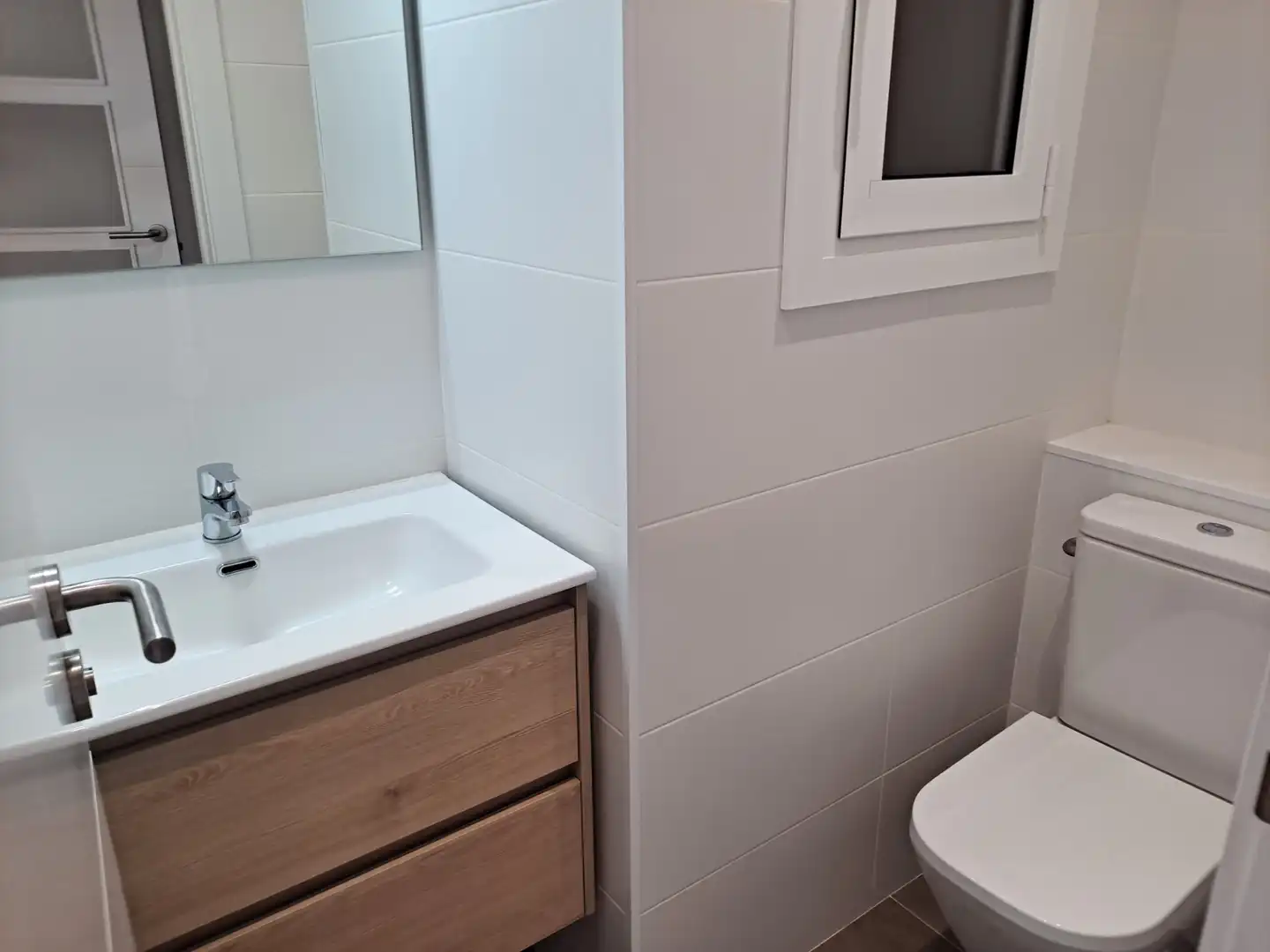 Badezimmer von Wohnung zur Miete in Berga mit Heizung, Parkett und Abstellraum