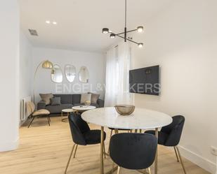 Sala d'estar de Apartament en venda en  Madrid Capital amb Aire condicionat