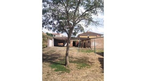 Venta de solar con edificacion en Albalate de Cinca