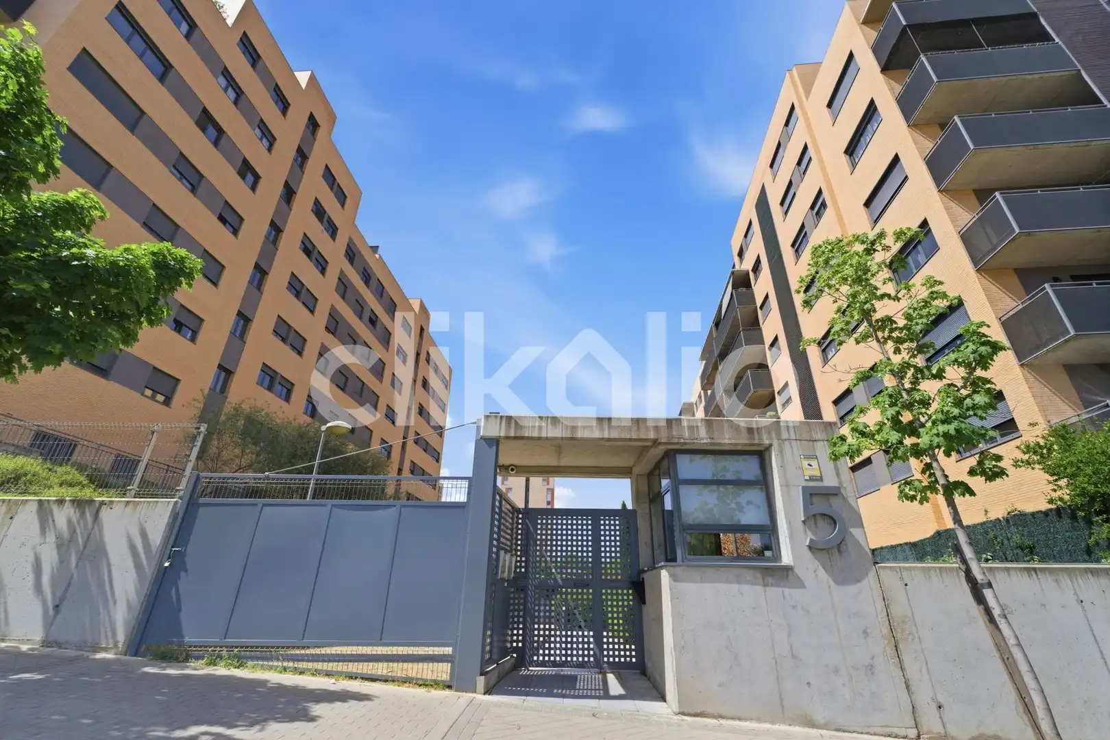 Vista exterior de Pis en venda en Tres Cantos amb Calefacció, Traster i Piscina