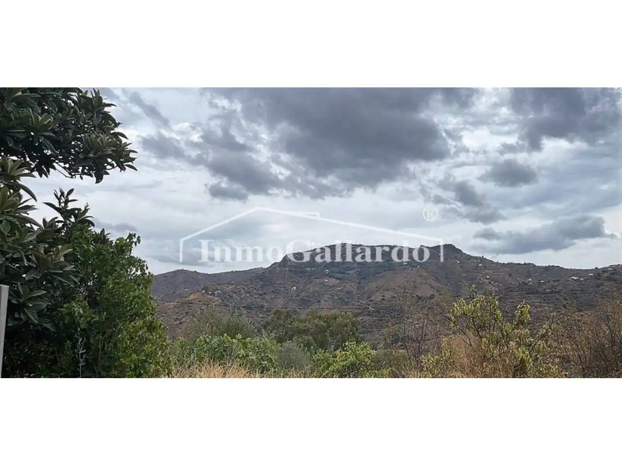 Houses for sale in Comares  with Private garden