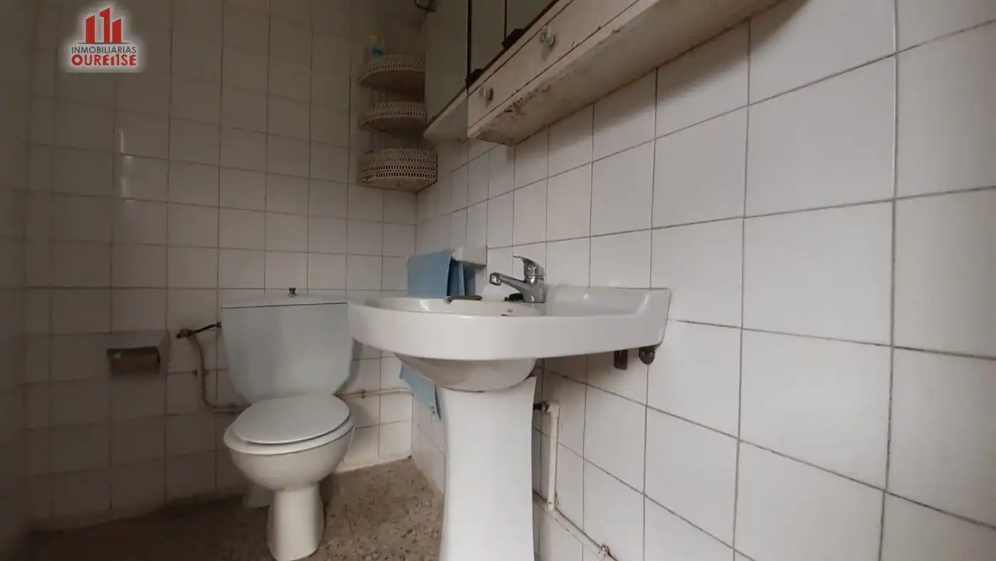 Badezimmer von Haus oder Chalet zum Verkauf in Ourense Capital  mit Balkon