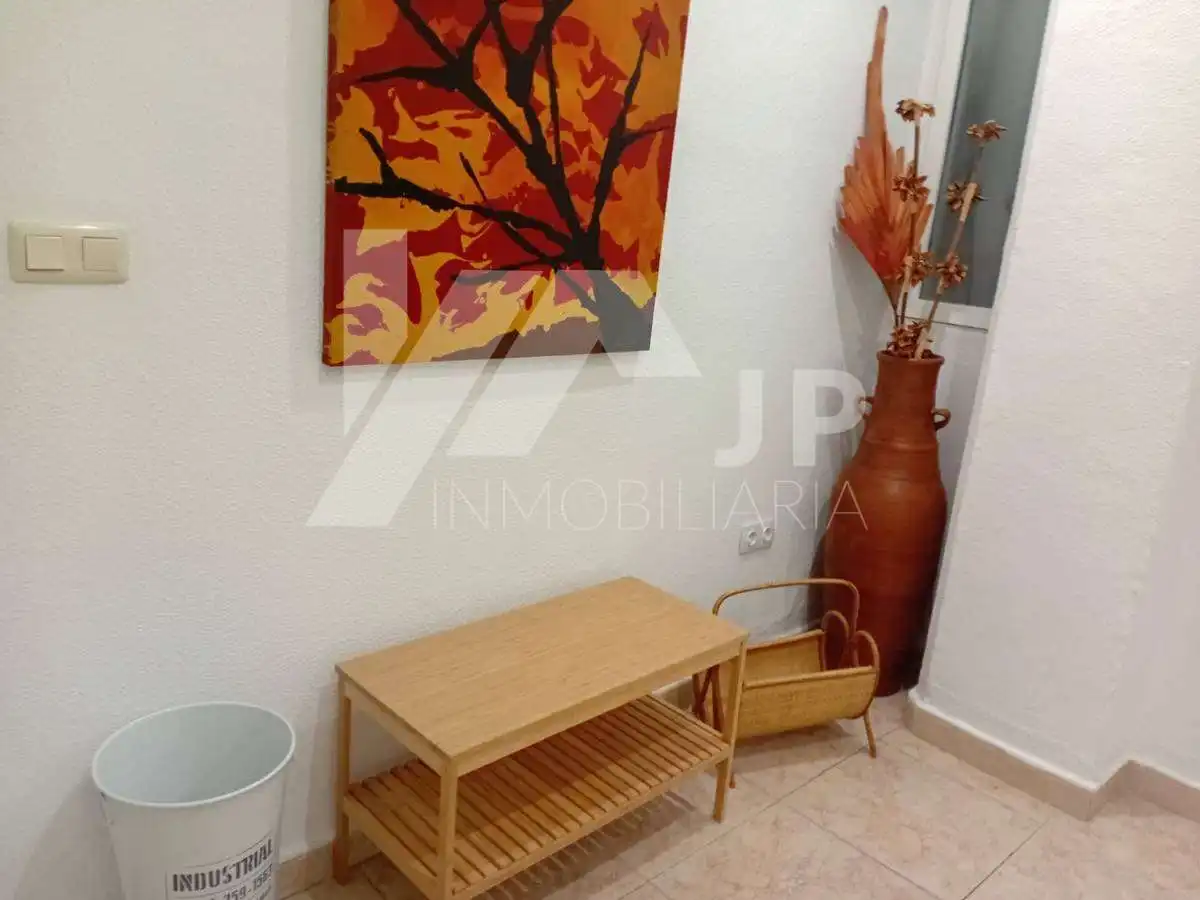 Wohnung zur Miete in Calle Buensuceso, Centro - Sagrario