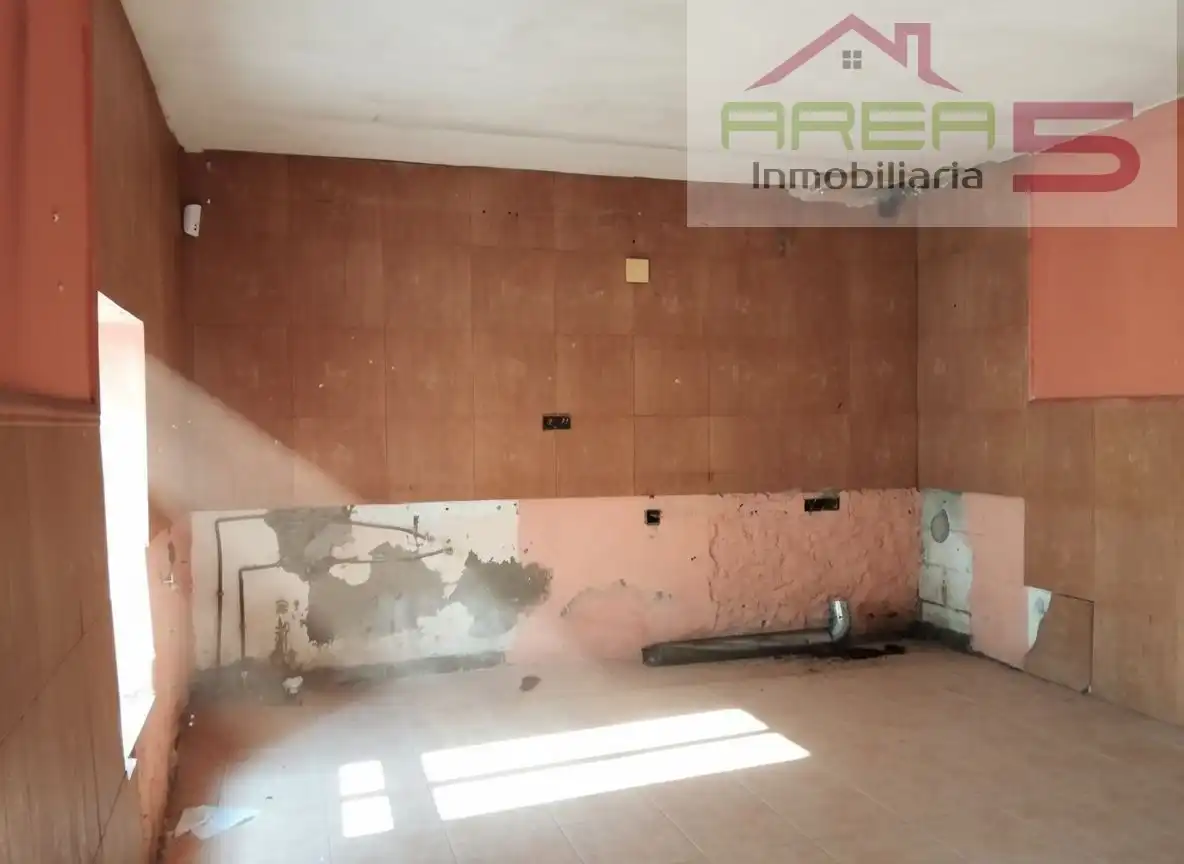Casa adosada en venta en Logrosán