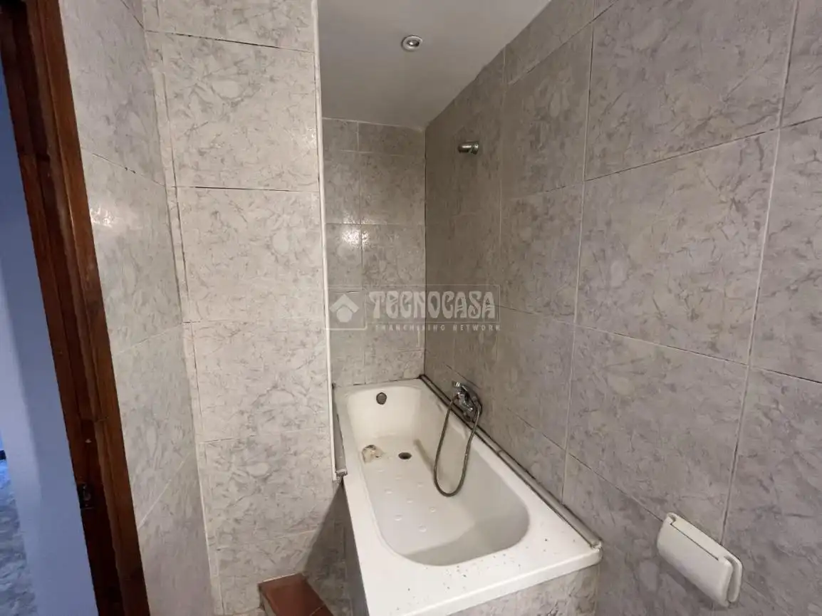 Badezimmer von Wohnung zum Verkauf in Barcelona mit Balkon