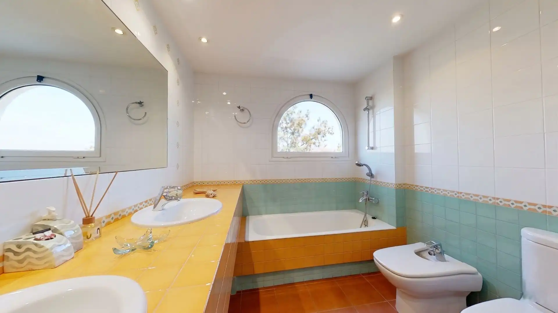 Bathroom of Houses for sale in Sant Feliu de Llobregat  with Air Conditioner, Heating and Private garden