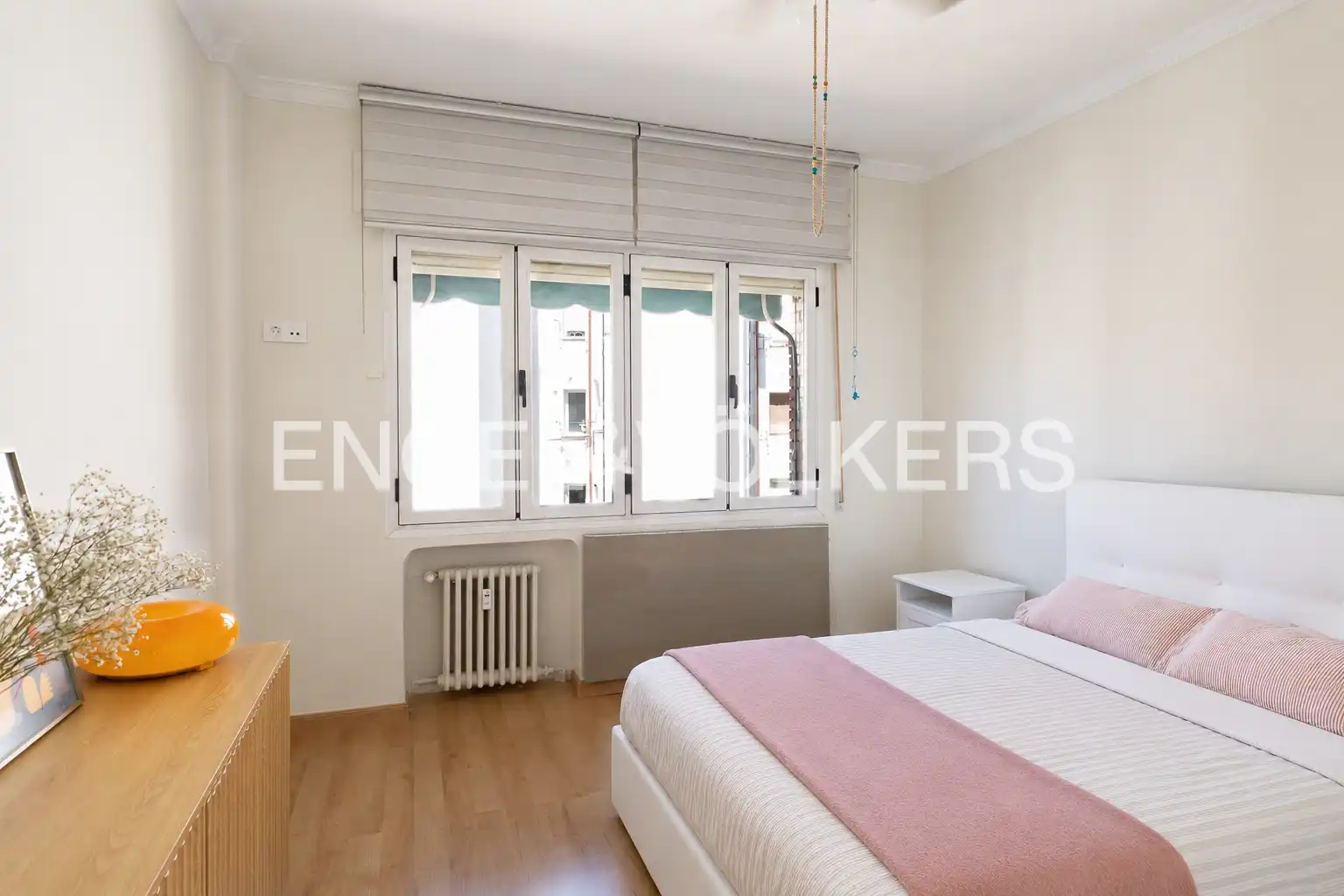Bedroom of Flat for rent in Madrid  with Air Conditioner and Heating