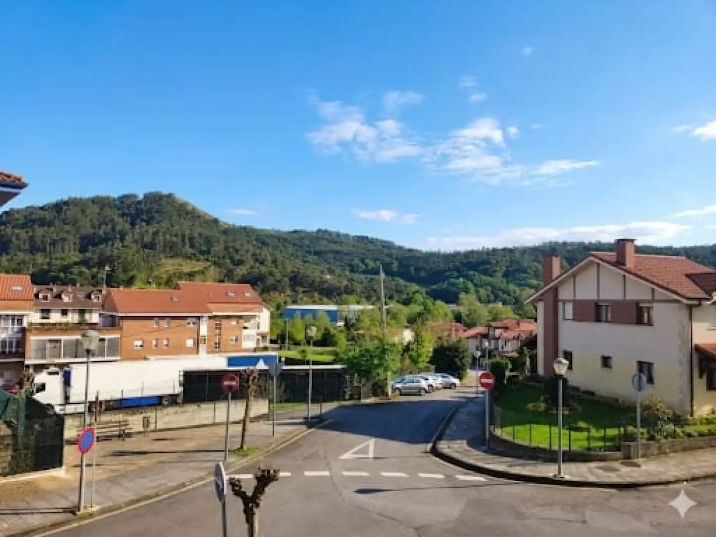 Vista exterior de Piso de alquiler en Entrambasaguas con Calefacción, Jardín privado y Parquet
