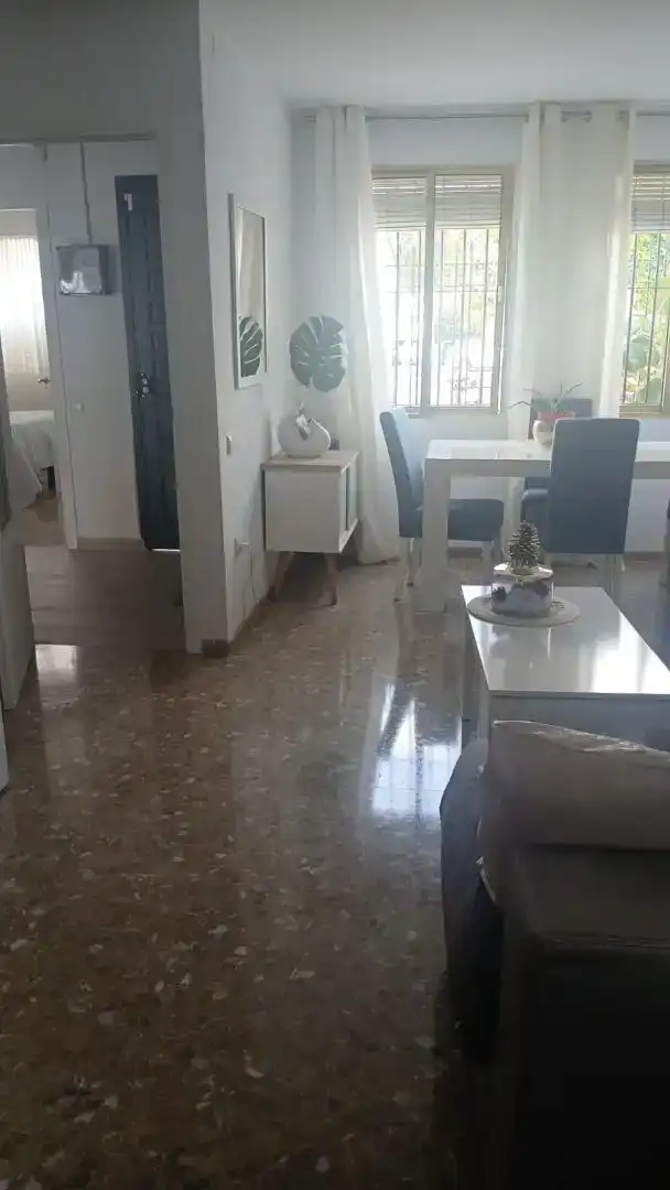 Vista exterior de Casa o xalet en venda en Dos Hermanas amb Aire condicionat i Balcó