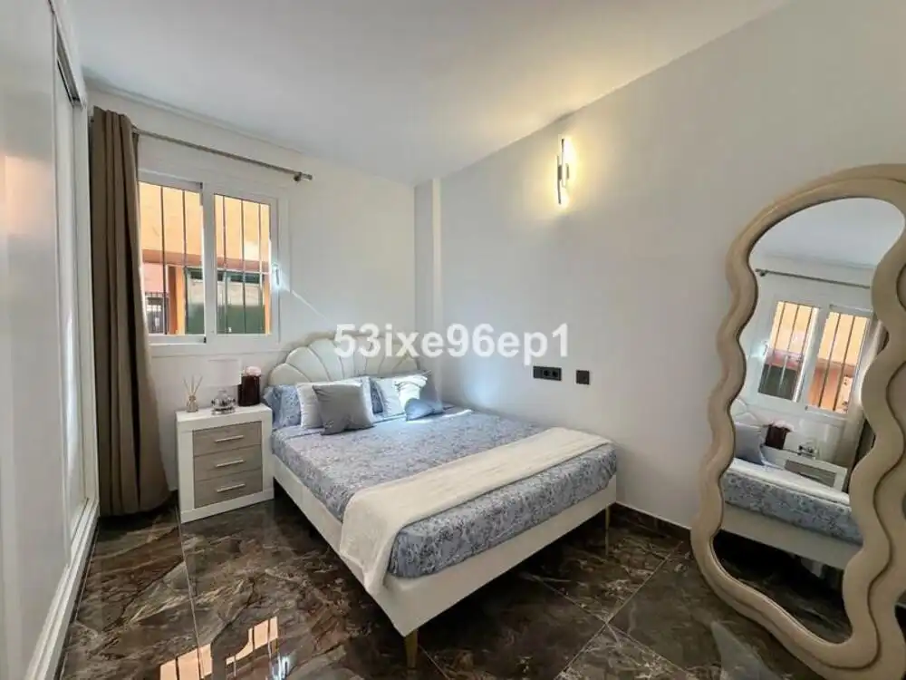 Habitación de Apartamento de alquiler en Marbella con Aire acondicionado, Jardín privado y Terraza