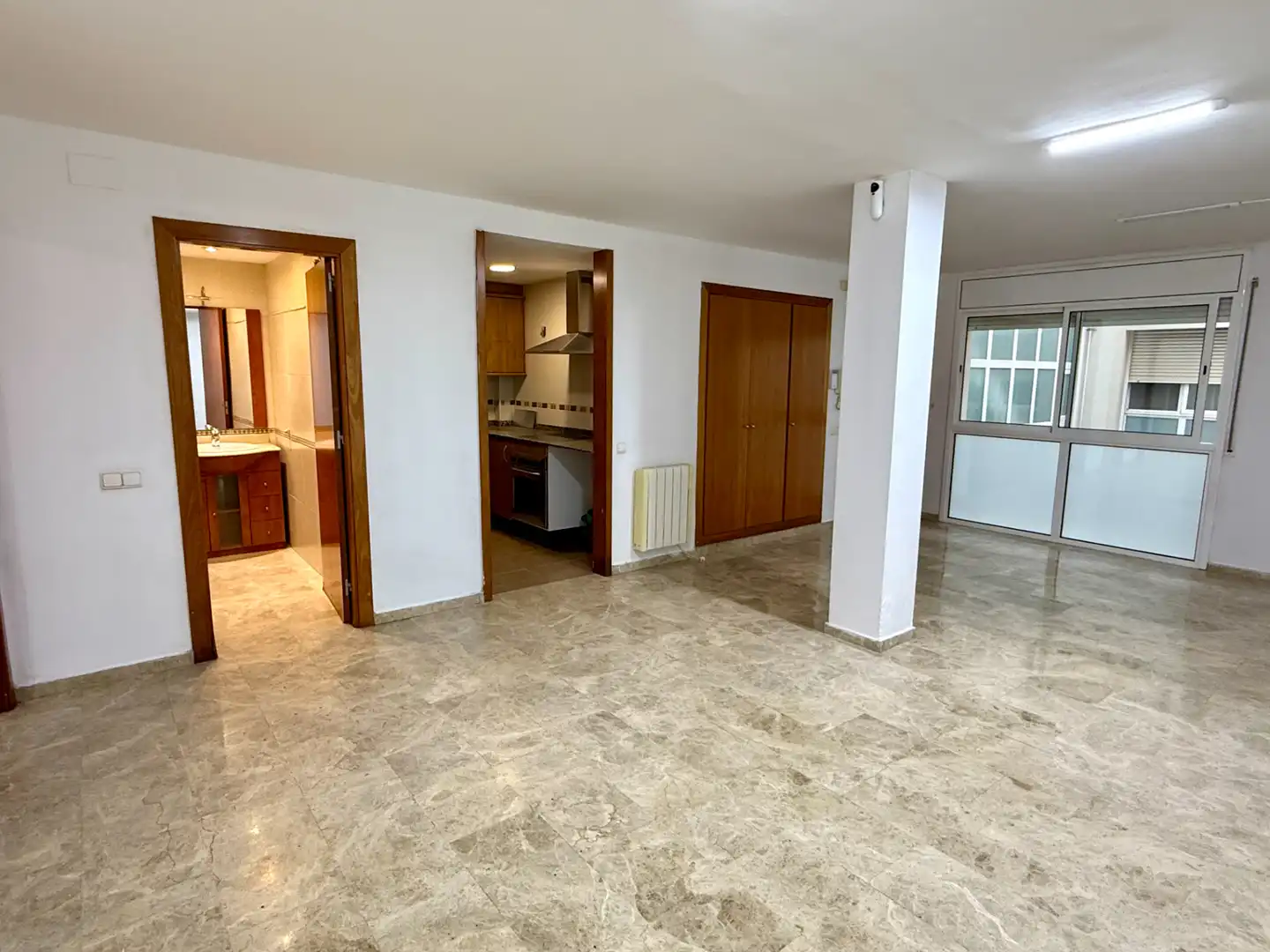 Wohnung zum Verkauf in Barcelona mit Heizung, Terrasse und Alarm
