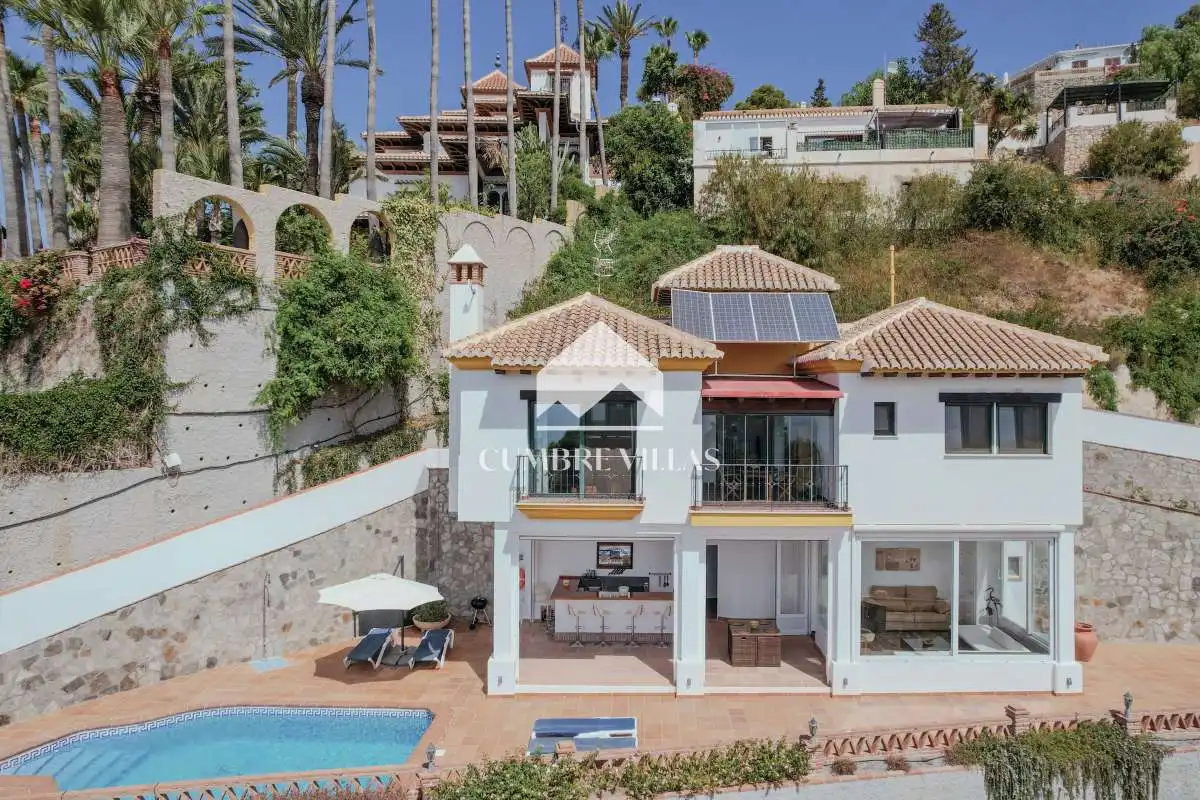 Vista exterior de Casa o chalet en venta en Almuñécar con Terraza, Amueblado y Internet