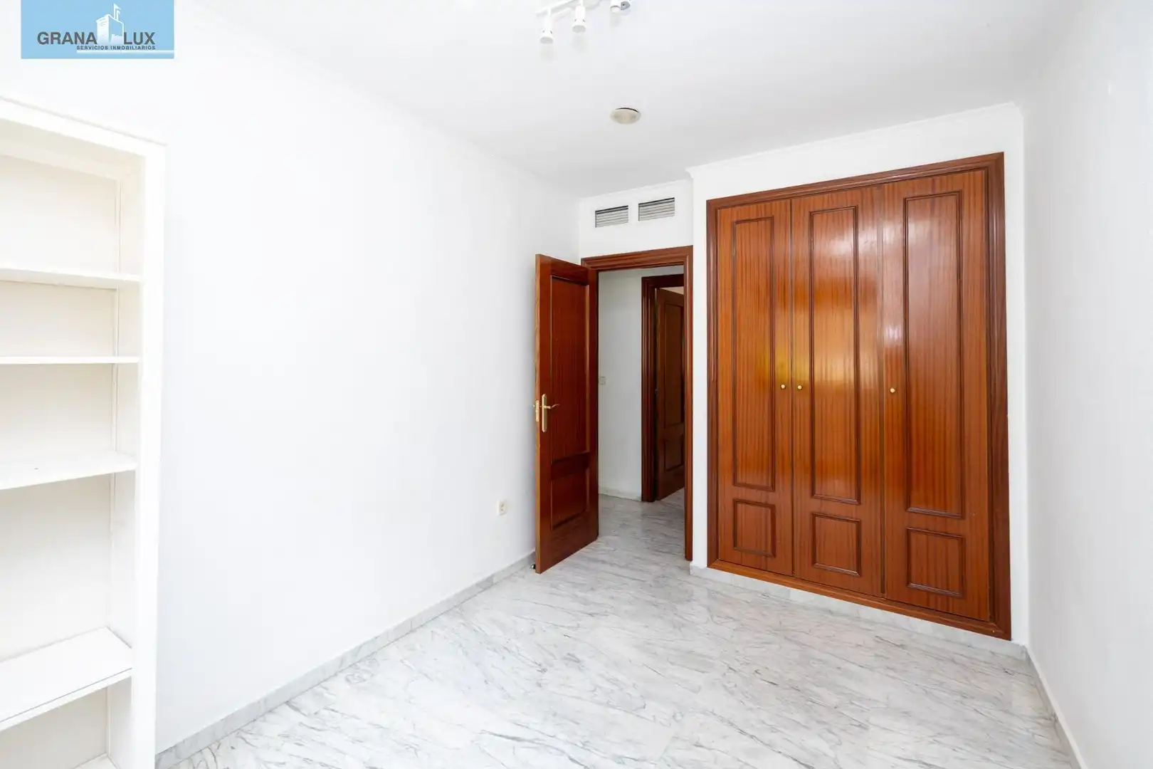 Flat for sale in Granada