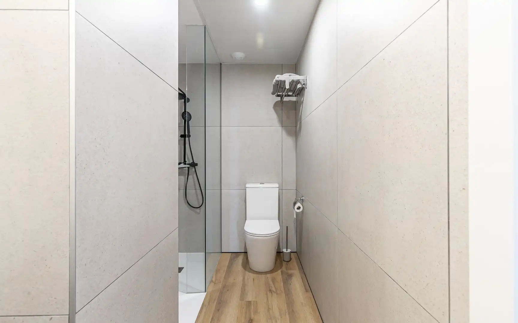 Baño de Piso de alquiler en Sant Boi de Llobregat con Aire acondicionado, Calefacción y Jardín privado