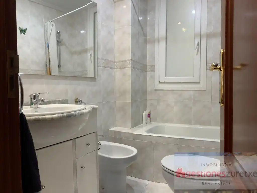 Bathroom of Flat for sale in Bilbao   with Furnished
