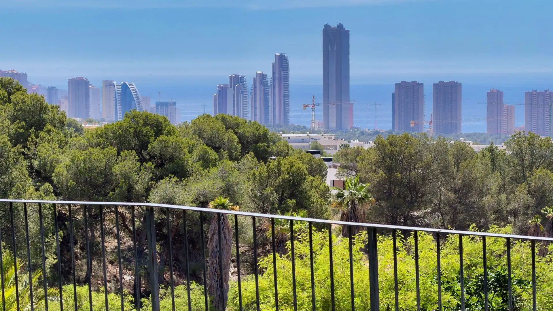 Vista exterior de Casa adosada en venta en Finestrat con Aire acondicionado, Jardín privado y Terraza