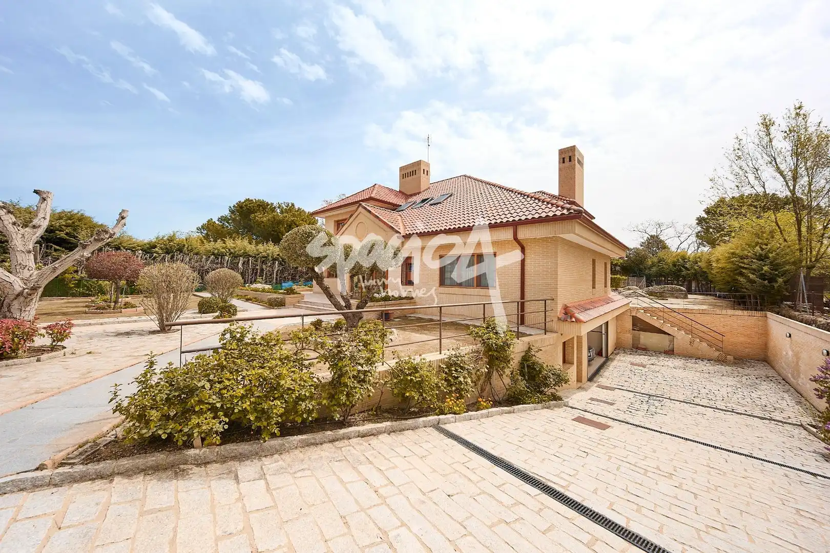 Vista exterior de Casa o xalet en venda en El Escorial amb Calefacció, Jardí privat i Terrassa