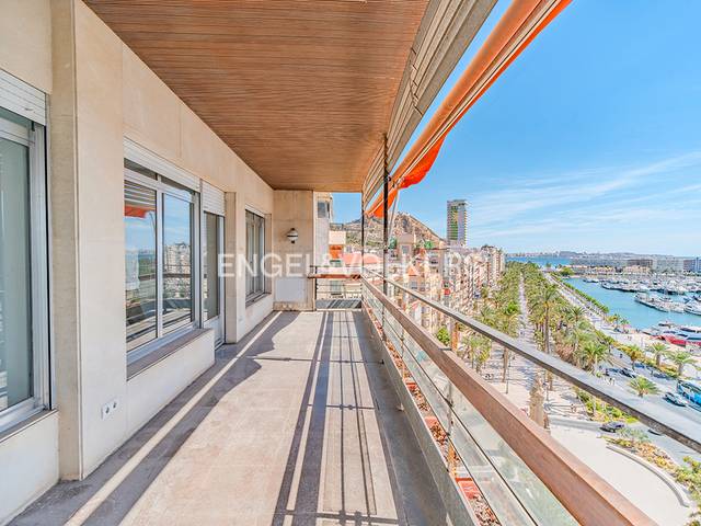 Piso en Venta en Avenida de Ramón y Cajal, 3 en Ensanche - Diputación
